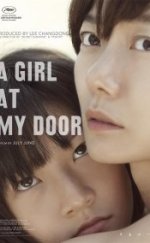 Kapımda Bir Kız izle